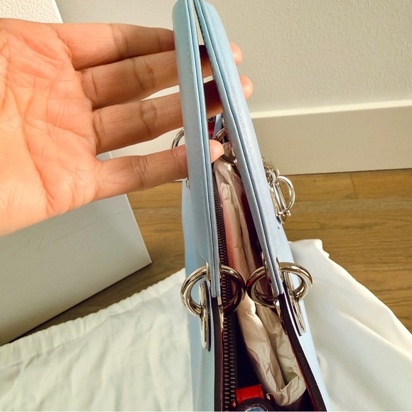 Christian Dior Medium Diorissimo Bag in Light Blue Calfskin - Picture 5 of 16